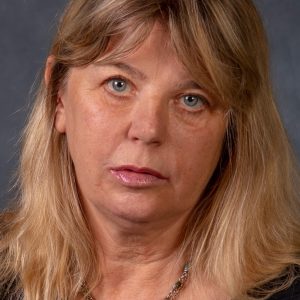 En porträttbild i färg på Annika Carlsson-Kanyama.